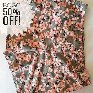 White House Black Market 5" Floral Short